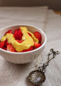 Coppetta di fragole con crema allo zafferano