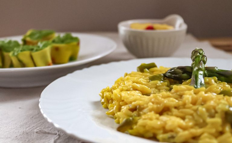tre portate a base di zafferano, dall'antipasto al dolce