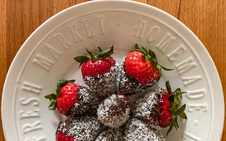 Fragole al cioccolato fondente e cocco